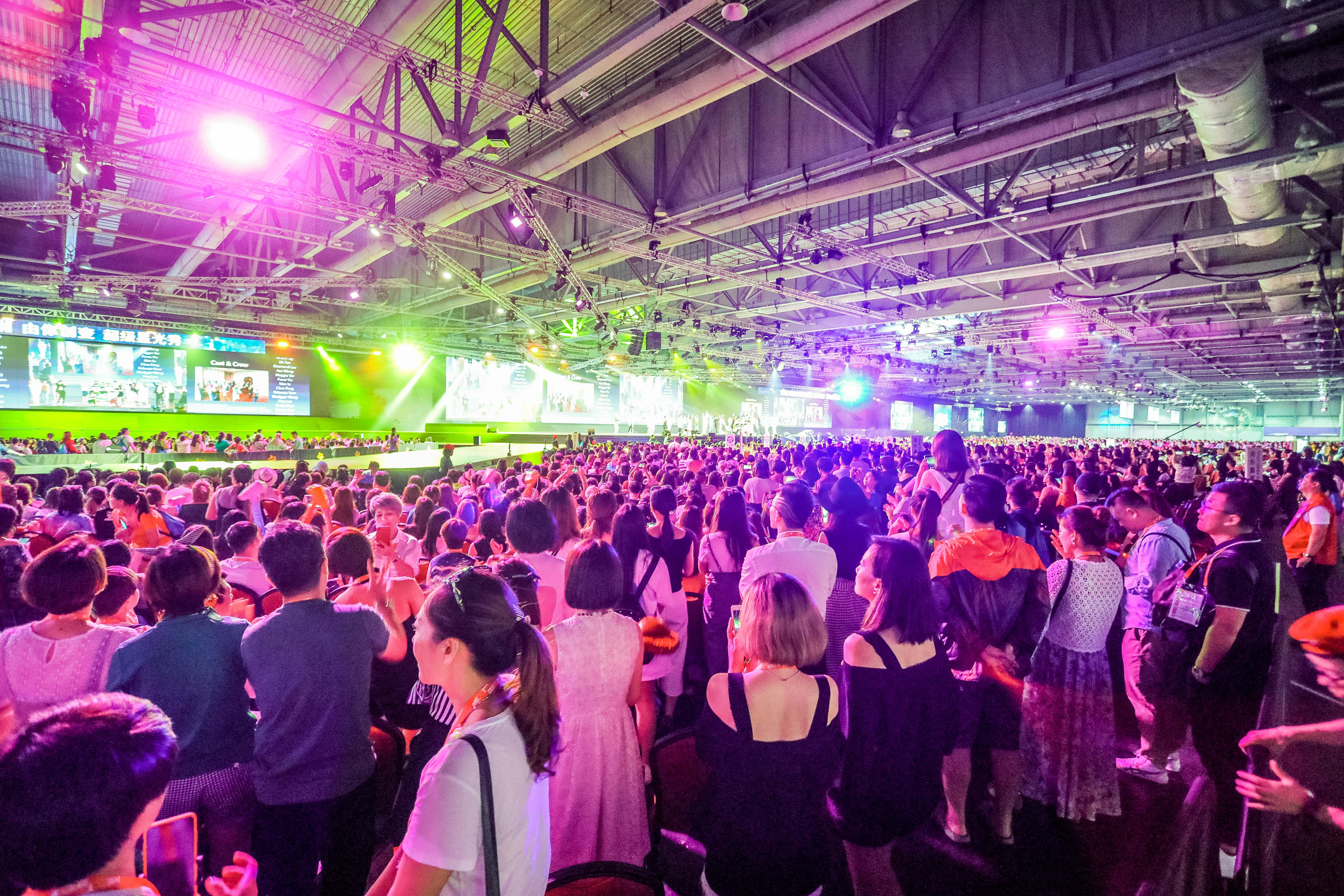 以「由你创变」为题，超过2万位来自中国大陆、台湾及港澳的人士出席2018 NU SKIN大中华区域大会。